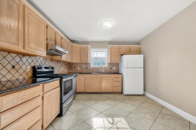 Building Photo - 2415 93rd St