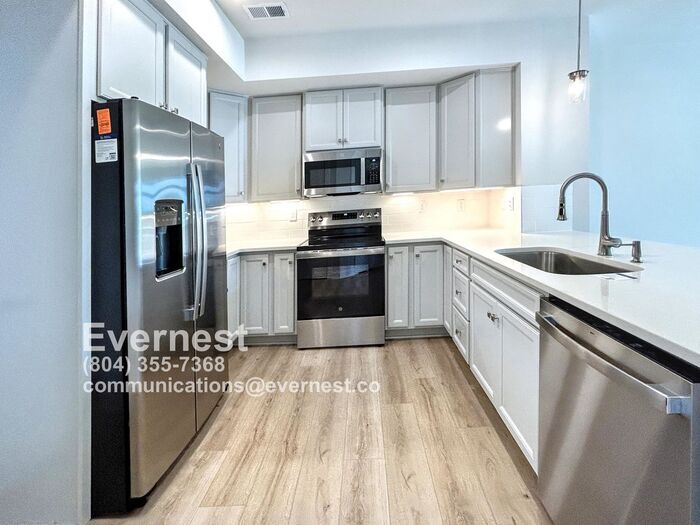 Building Photo - 12112 Calgary Lp