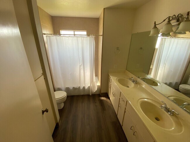 Building Photo - Charming Home for rent in Exeter, Ca