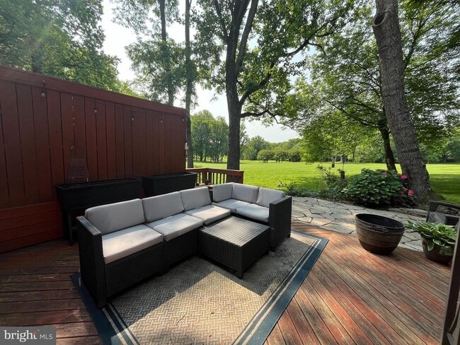Building Photo - 2080 Golf Course Dr