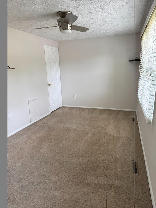 Building Photo - 18008 Wagonwheel Ct