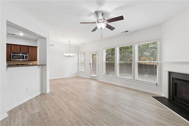Building Photo - 3377 Vintage Cir SE