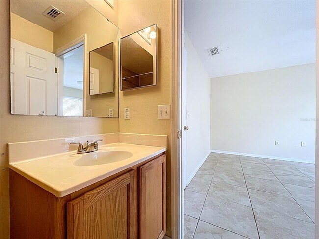 Building Photo - 5060 Spanish Oaks Blvd