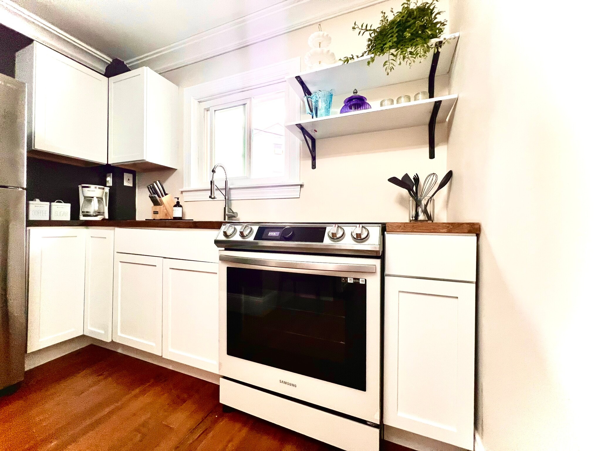 Building Photo - 13 Brinley St