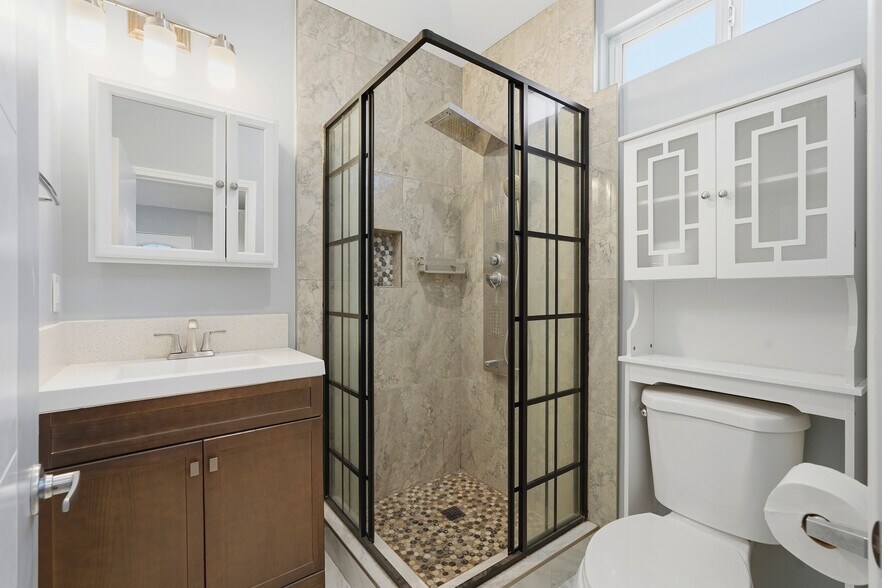 Building Photo - 5862 Beck Ave