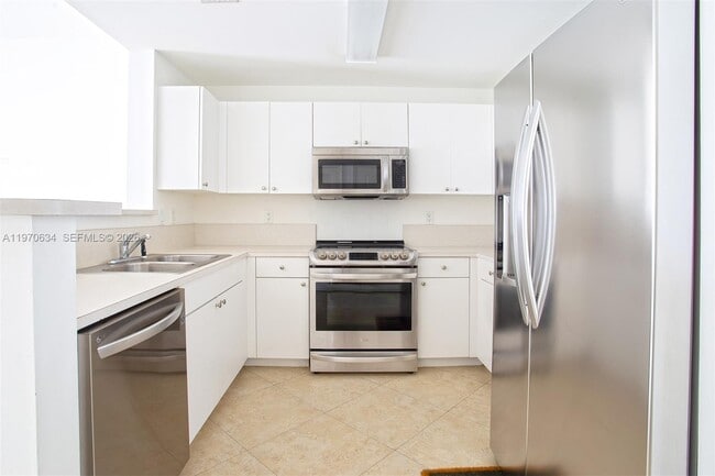 Building Photo - 10 Aragon Ave