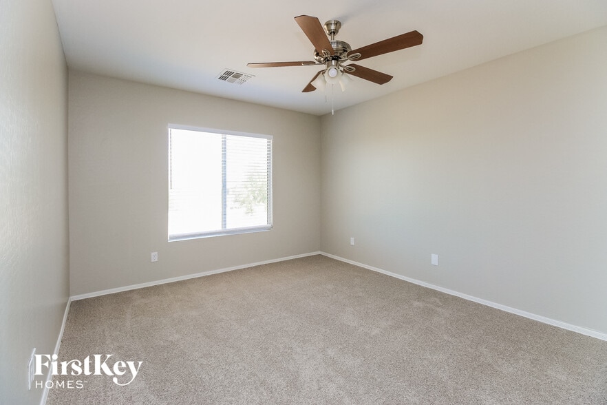 Building Photo - 28183 N Superior Rd