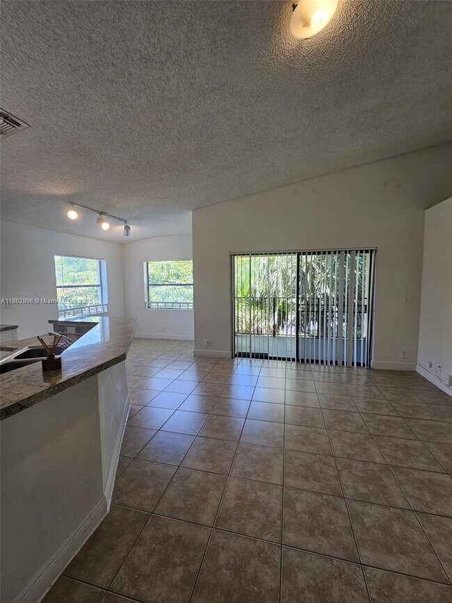 Building Photo - 9999 Summerbreeze Dr