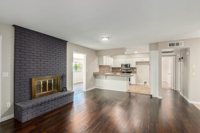 Building Photo - 961 W Fogal Way