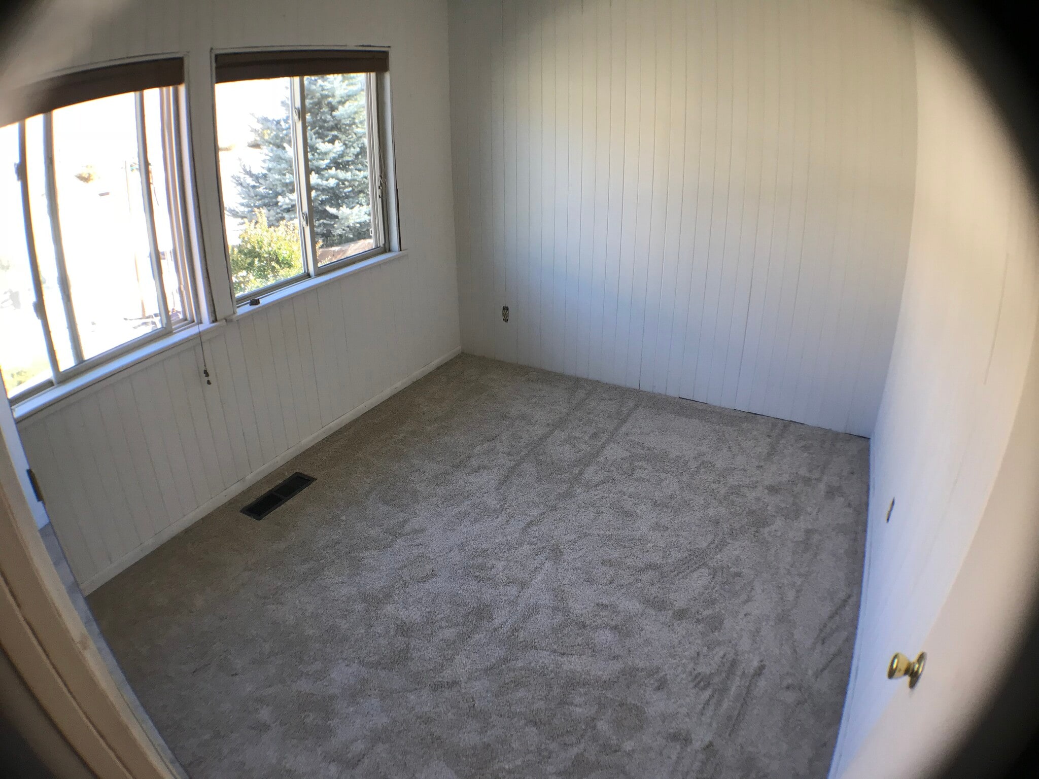 Building Photo - 23740 Lakeview Dr