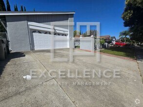 Building Photo - 4/2 House With Private Pool & Hot Tub, AC,...