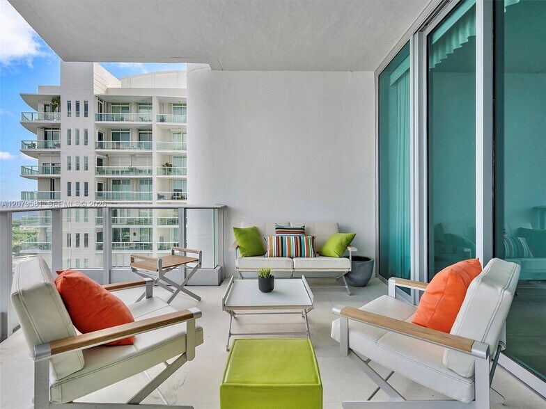 Building Photo - 2627 S Bayshore Dr