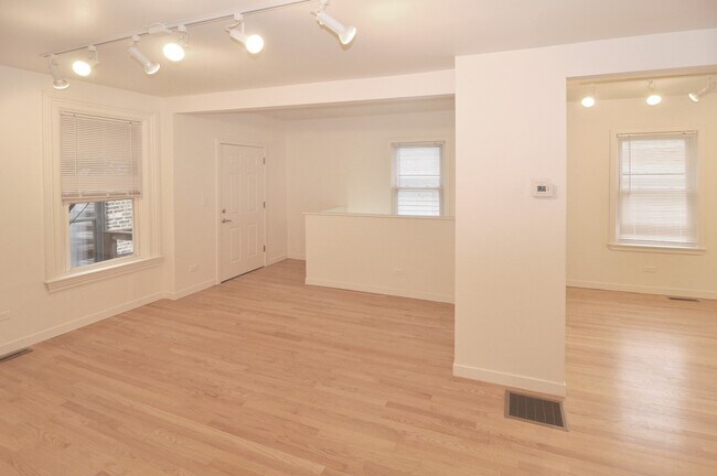Building Photo - Wicker Park Big 3 Bedroom 2 Bath Private Coach House. Decks and Outdoor Space.
