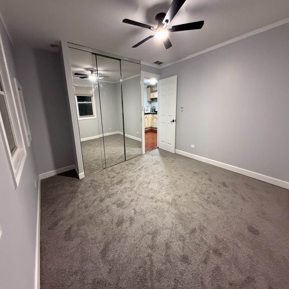 Building Photo - 5351 N Kimball Ave