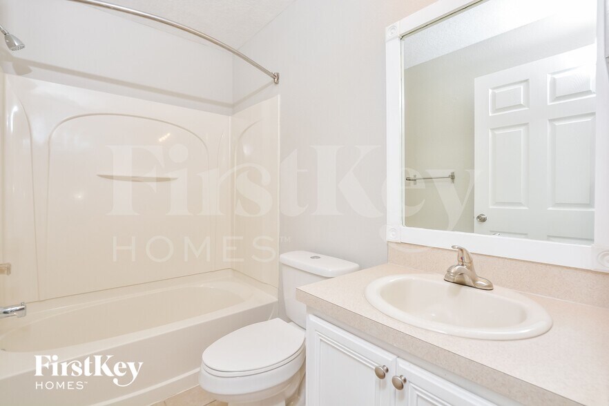 Building Photo - 315 Willowbay Ridge St