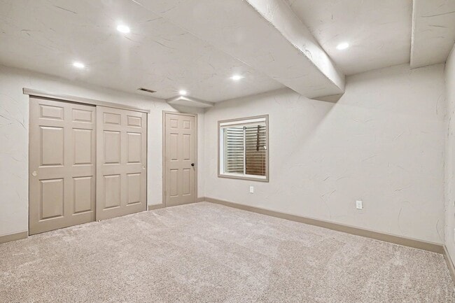 Building Photo - 5634 W Ida Dr