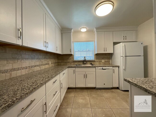 Building Photo - 3074 E Terrace Ave