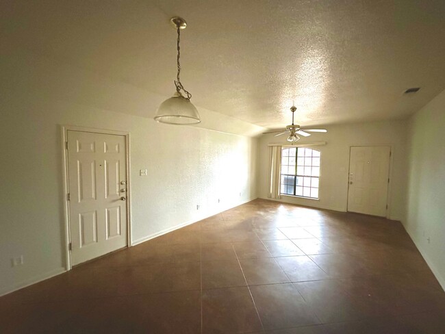 Building Photo - Available Now! 3 Bedroom 2 Bath in Killeen Tx