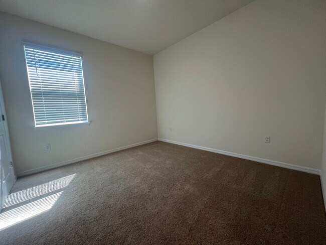 Building Photo - Desirable new build home in the Archers Mi...