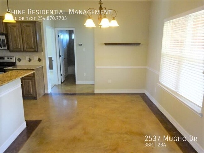 Building Photo - 2537 Mugho Dr