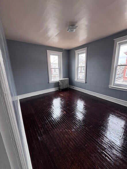 Building Photo - 1623 S 53rd St