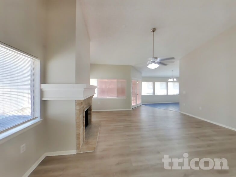 Building Photo - 9302 Points Edge