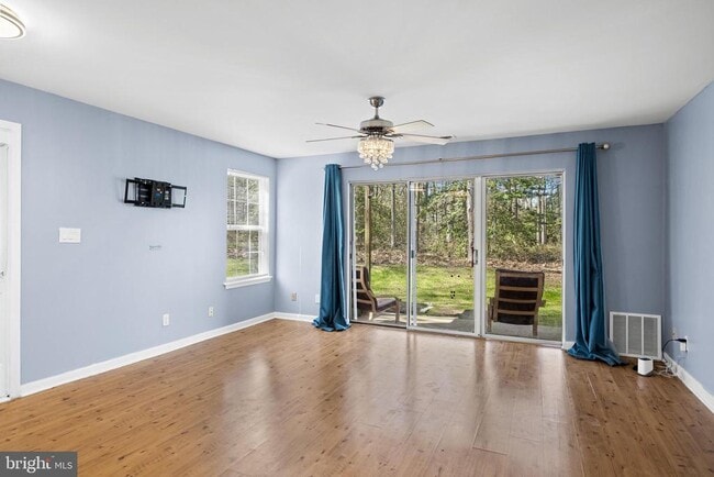 Building Photo - 703 Quail Rd