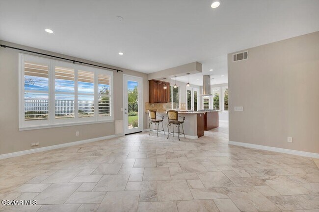 Building Photo - 6320 Ballantine Pl