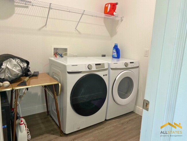 Building Photo - 2941 Siesta View Dr