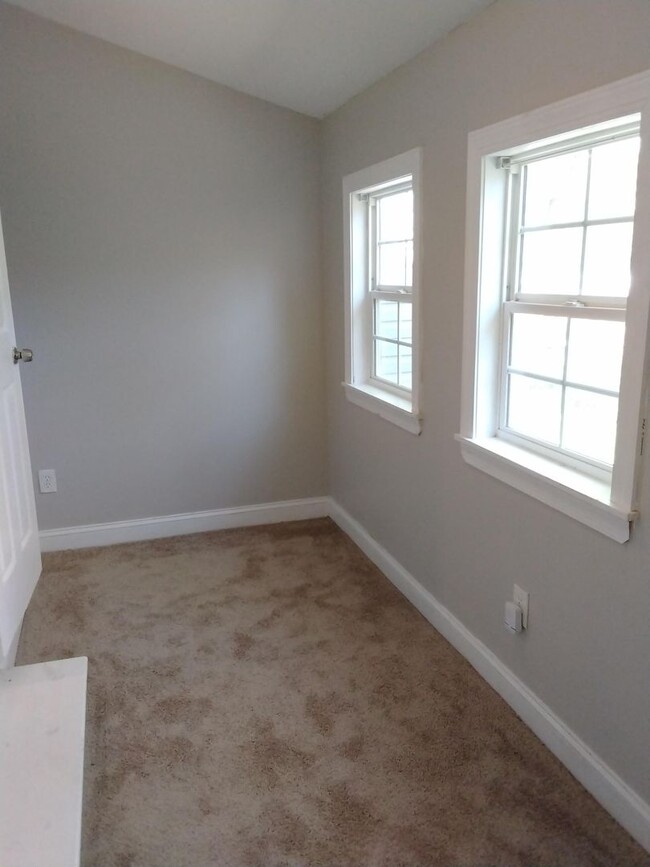 Building Photo - Charming 3-Bedroom Home with Fresh Updates...