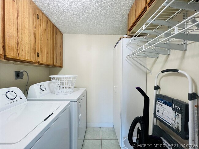 Building Photo - 10044 S Ocean Dr