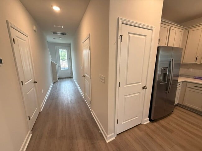 Building Photo - 3 Bedroom 2.5 Bathroom Townhouse in Windward Village - Summerville
