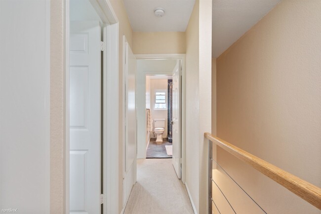 Building Photo - 2 br, 2.5 bath Townhome - 427 Manhattan Av...