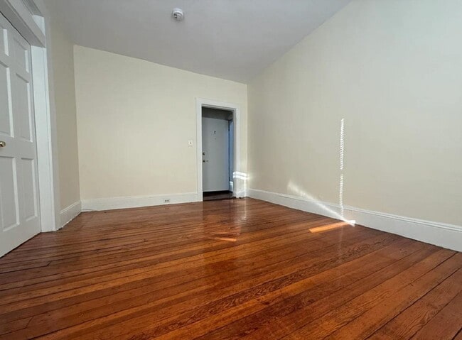 Building Photo - 25 Forest St