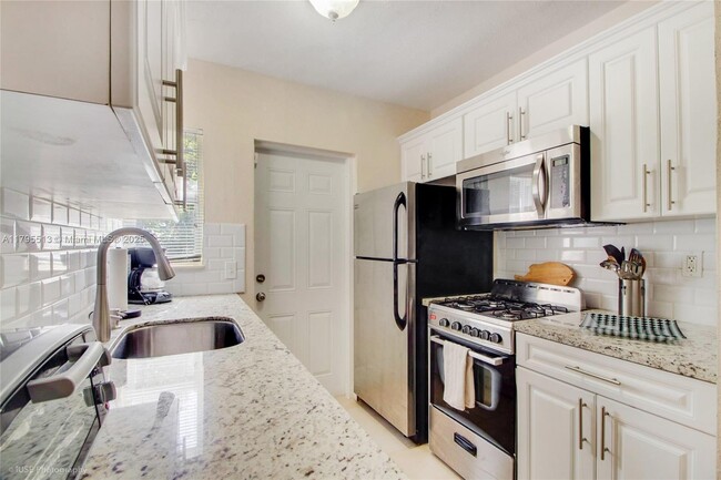 Primary Photo - 518 SW 7th Ave