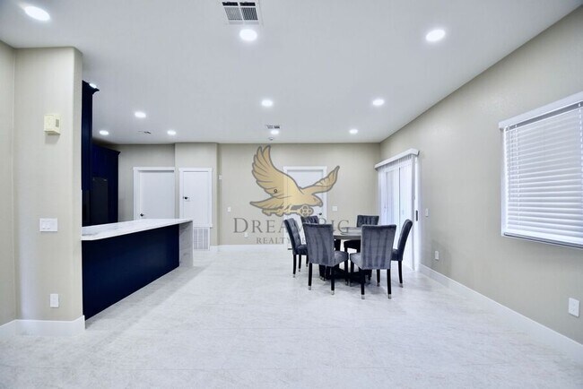 Building Photo - 8725 W Flamingo Rd