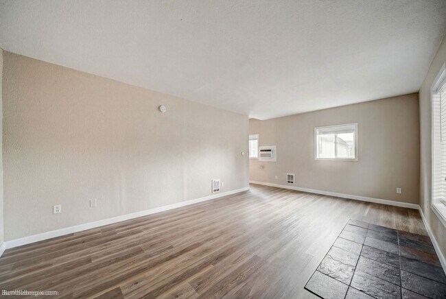 Building Photo - 104 N Colville Rd