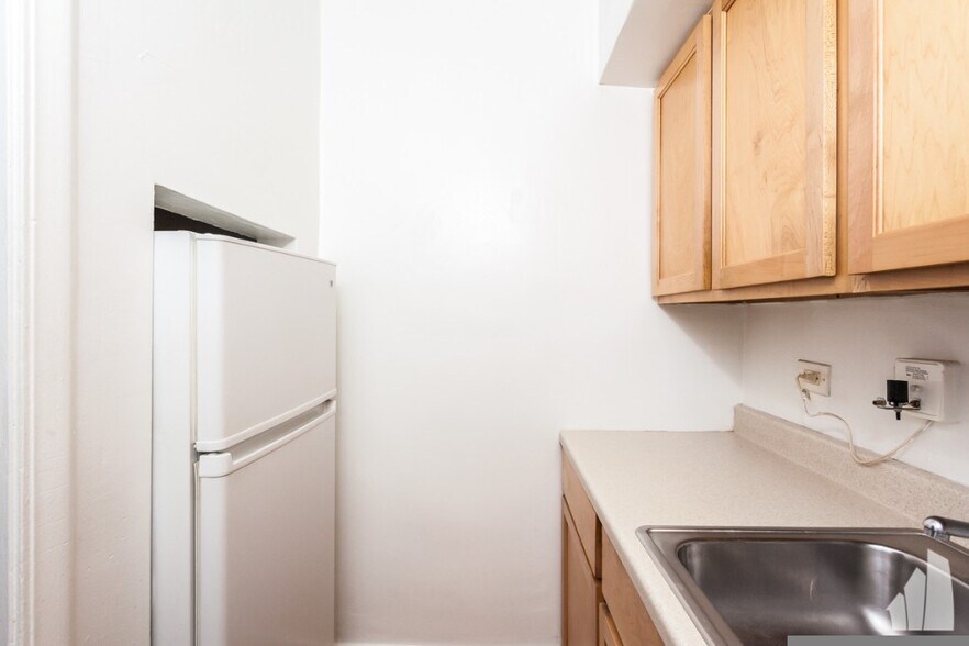 Building Photo - 537 W Arlington Pl