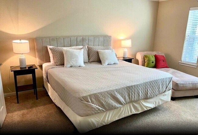 Building Photo - 22 Bettina Ln