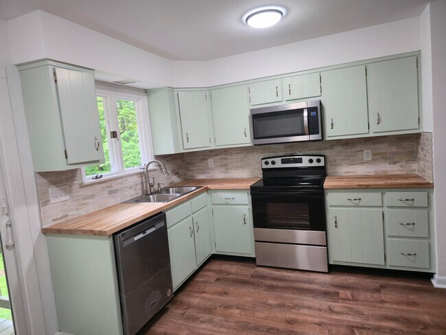 Building Photo - 51 Glenerie Ln