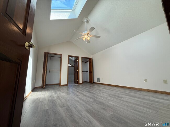 Building Photo - 504 Sandstone Dr