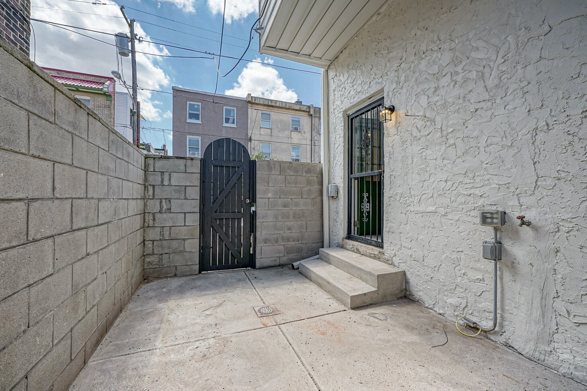 Building Photo - 1653 S Lawrence St