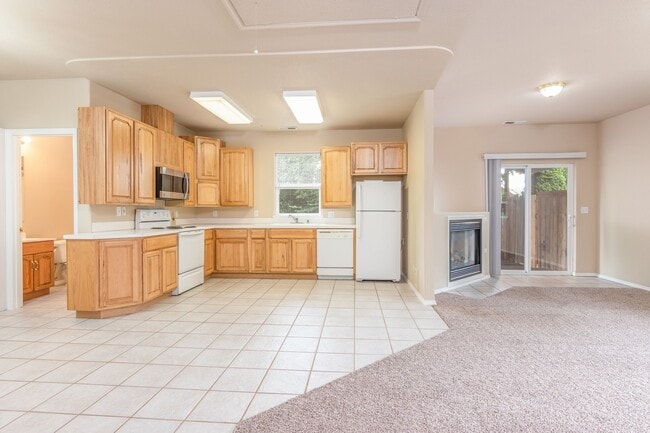Building Photo - 3 Bed Room 2 Bath No Garage No Carport