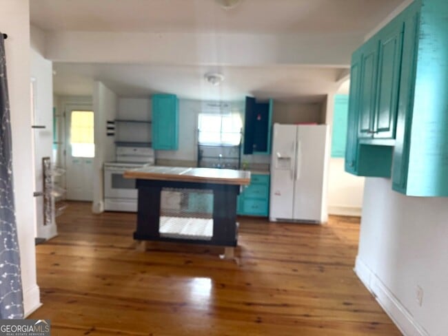 Building Photo - 6 Church St