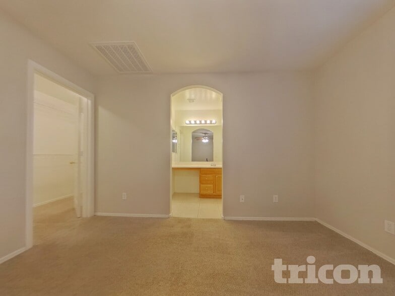 Building Photo - 2522 S 114th Ln