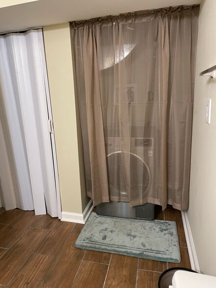 Building Photo - 888 W Lombard St