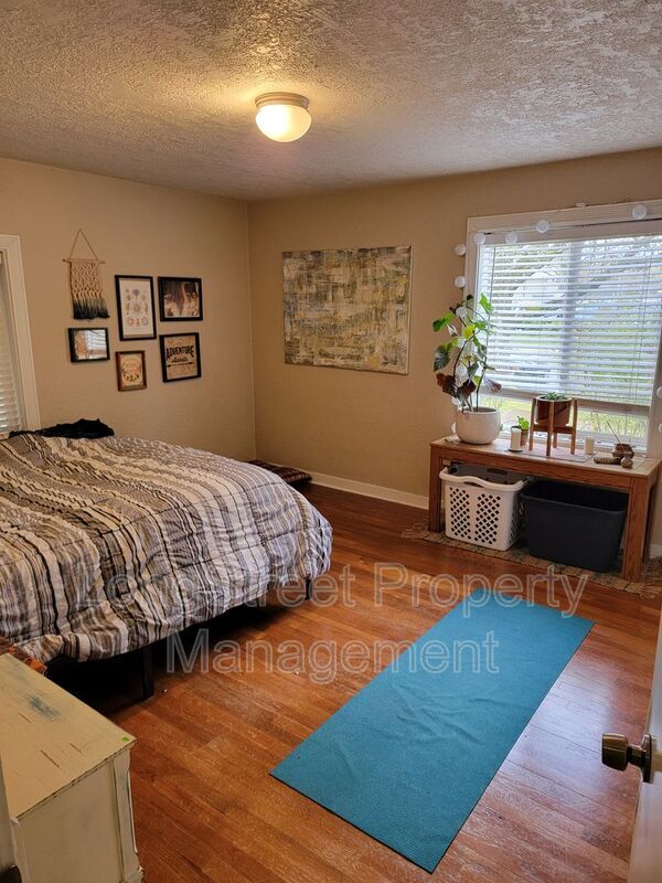 Building Photo - 943 NW 11th St