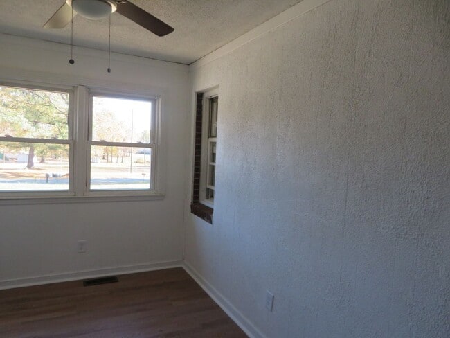 Building Photo - Dinwiddie County