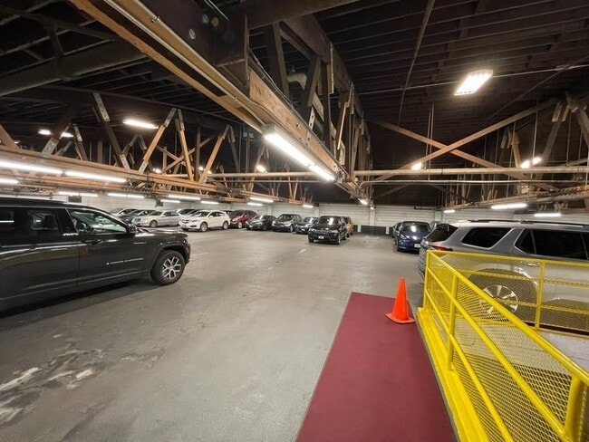 Building Photo - 2909 N Sheridan Rd