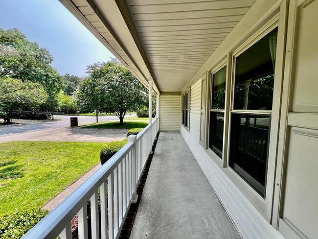 Building Photo - 4 bedroom ranch in the desirable Bellamy W...